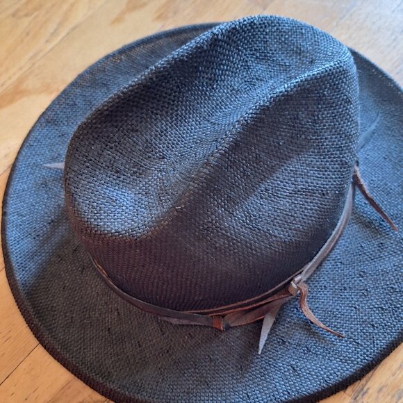 Hat w/leather accents. EUC. Handmade in Italy.